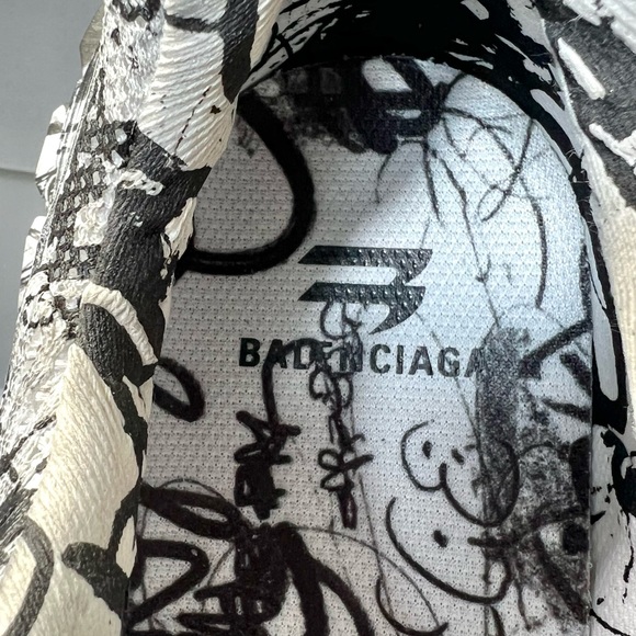 New and authentic Balenciaga Extreme Graffiti Print Sneakers. Size 43. Boxed - Picture 6 of 14